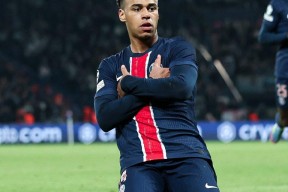 米兰国际平台 -巴黎圣日耳曼训练开放日，今晚单刀错失引欢呼，欧冠在即，训练强度明显提升 